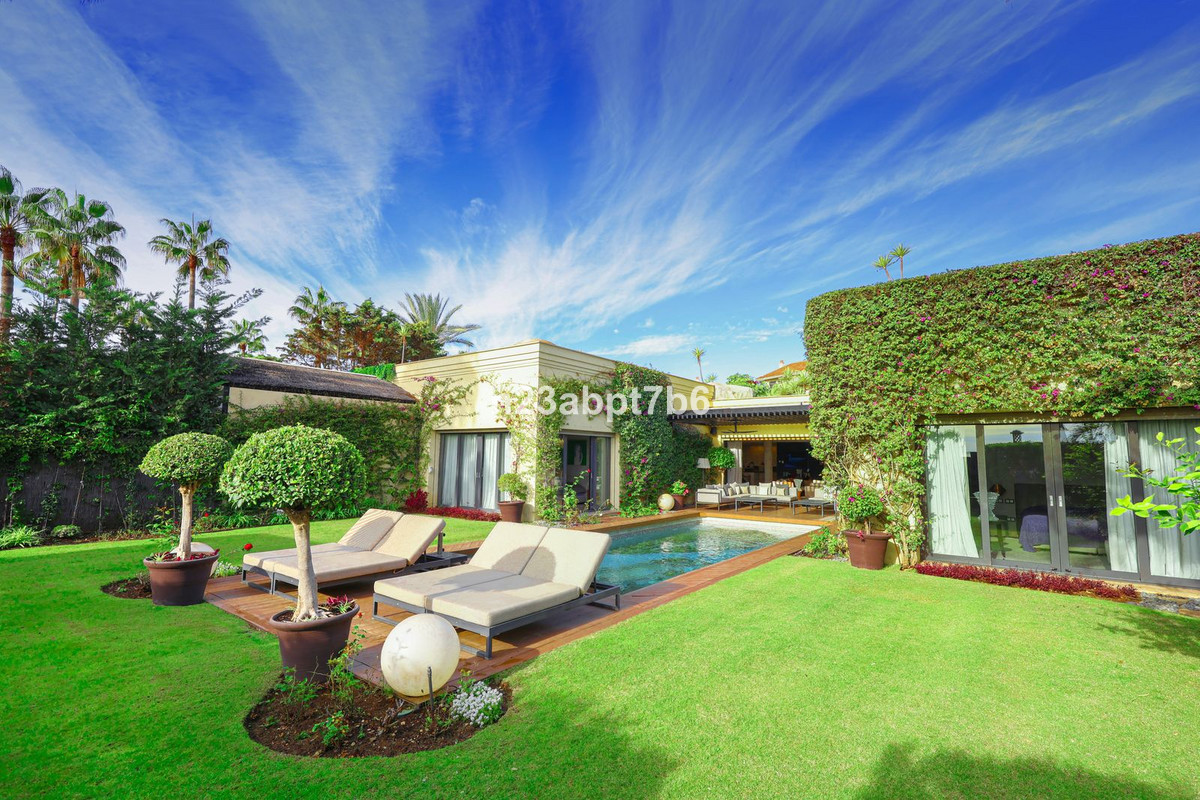 Se vende Villa - Chalet de 4 dormitorios en Costa Del Sol, Málaga, España