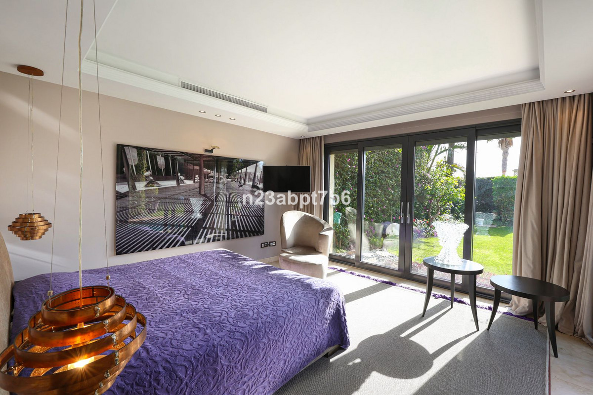 Se vende Villa - Chalet de 4 dormitorios en Costa Del Sol, Málaga, España