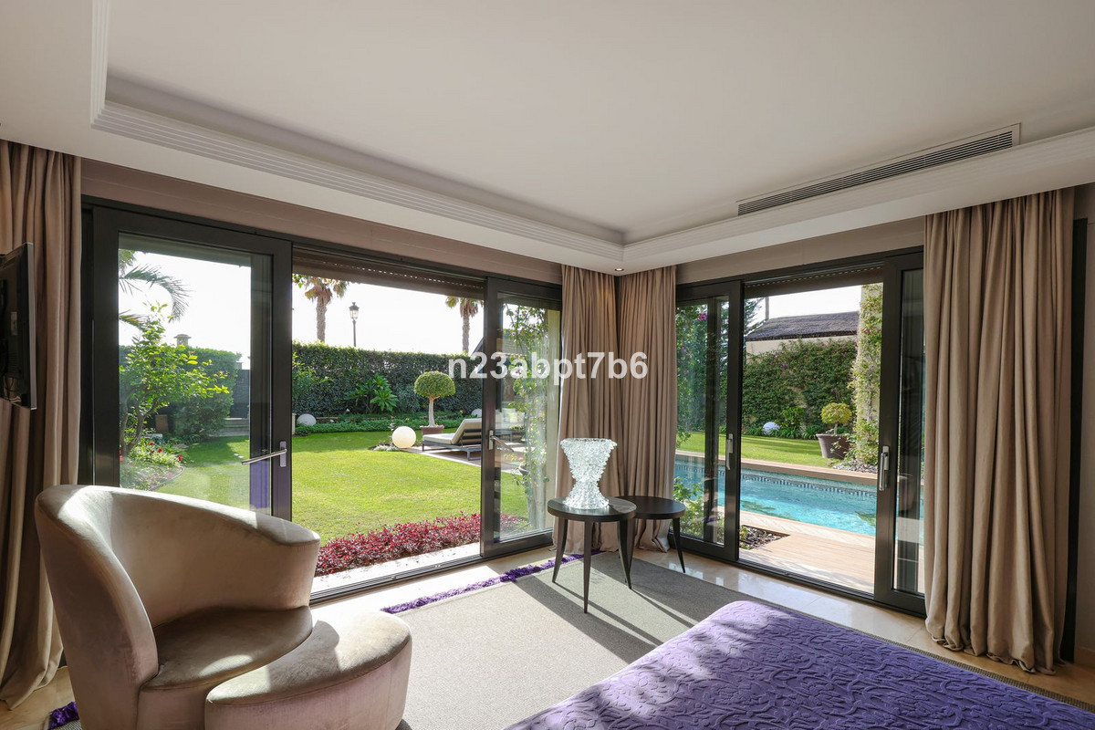 Se vende Villa - Chalet de 4 dormitorios en Costa Del Sol, Málaga, España