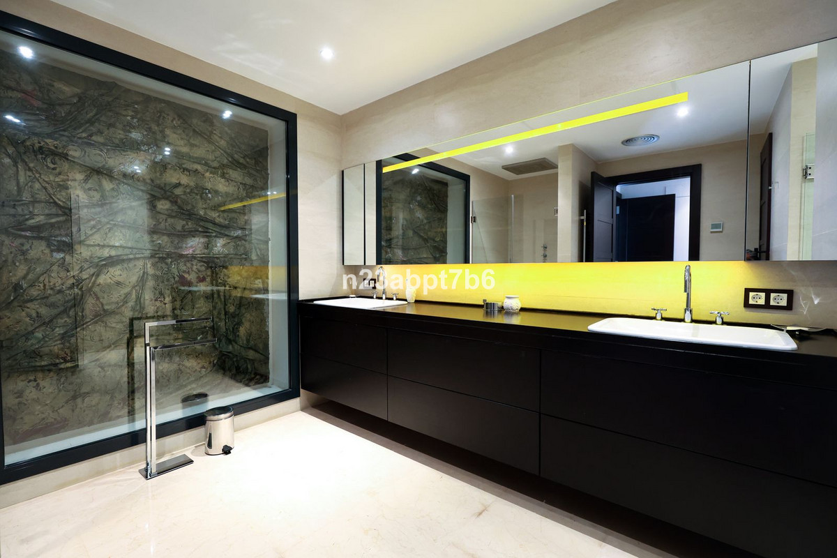 Se vende Villa - Chalet de 4 dormitorios en Costa Del Sol, Málaga, España
