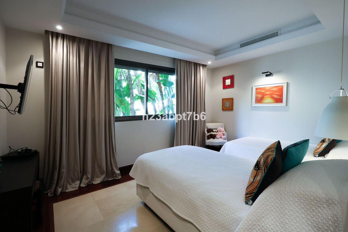 Se vende Villa - Chalet de 4 dormitorios en Costa Del Sol, Málaga, España