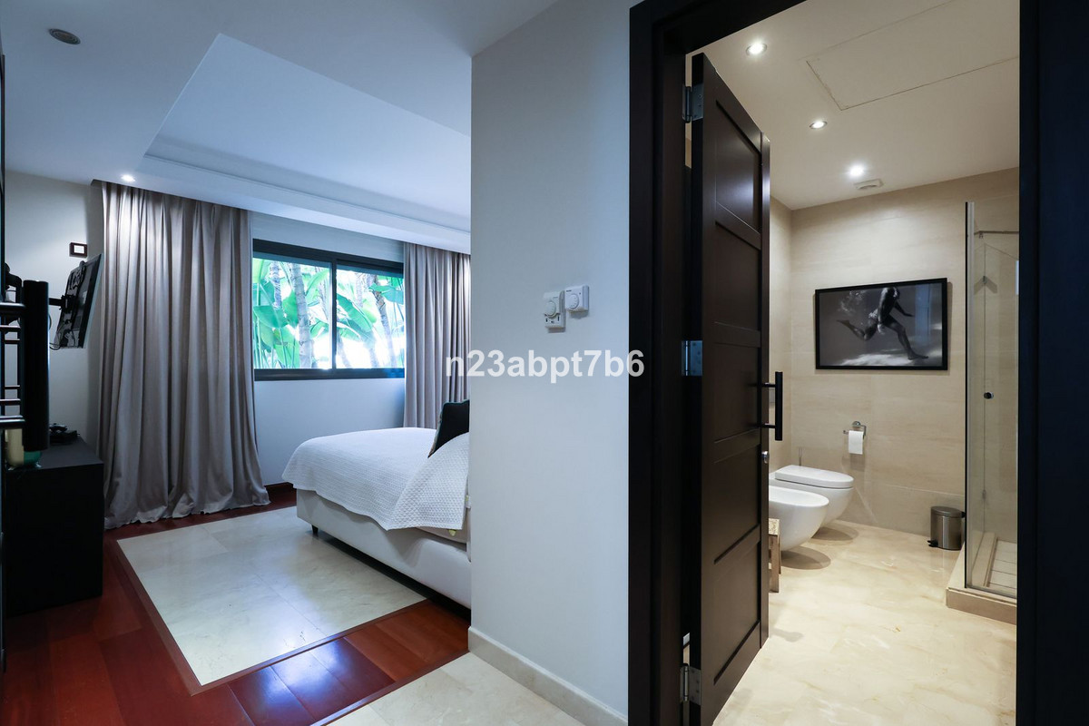 Se vende Villa - Chalet de 4 dormitorios en Costa Del Sol, Málaga, España