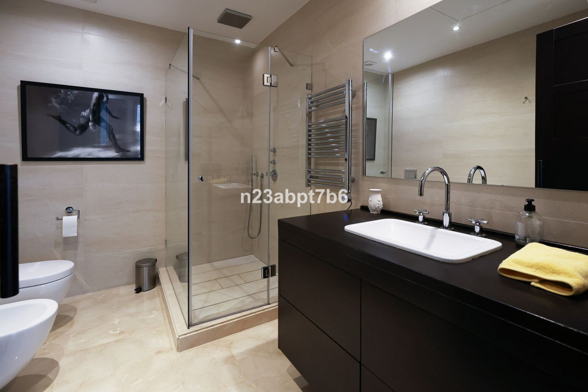 Se vende Villa - Chalet de 4 dormitorios en Costa Del Sol, Málaga, España