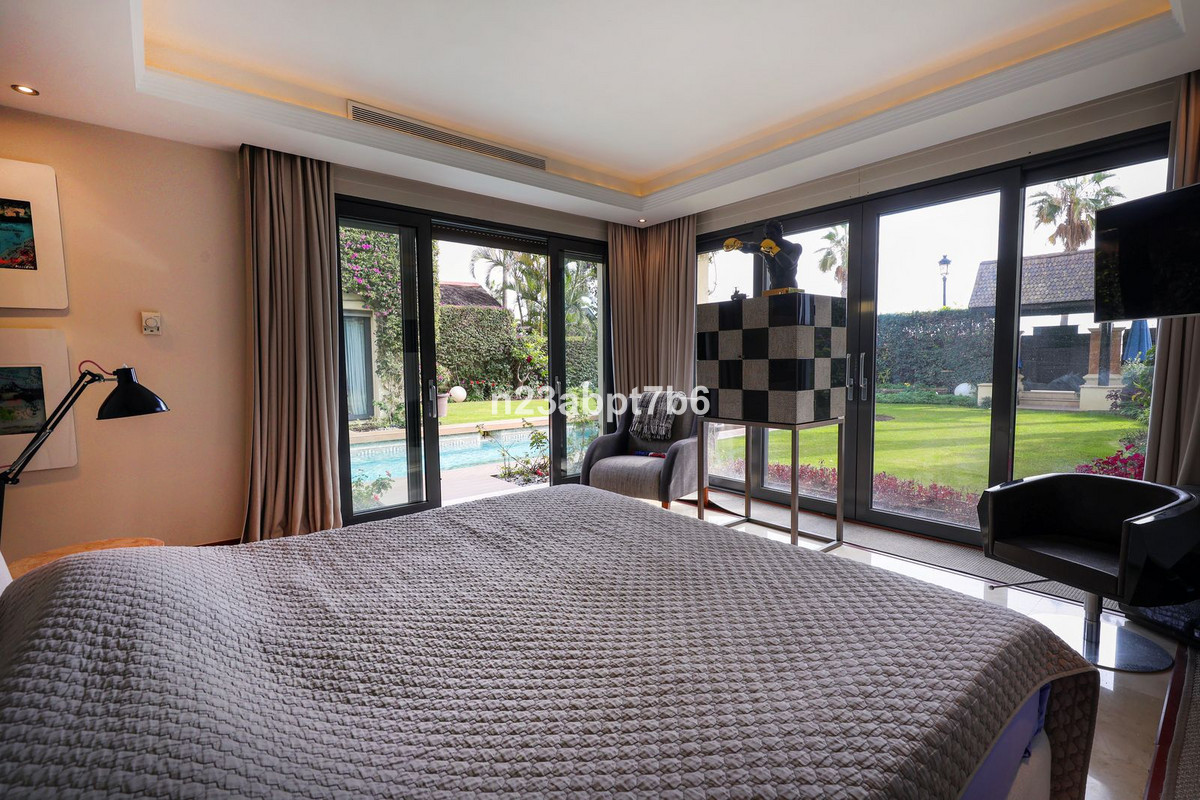 Se vende Villa - Chalet de 4 dormitorios en Costa Del Sol, Málaga, España