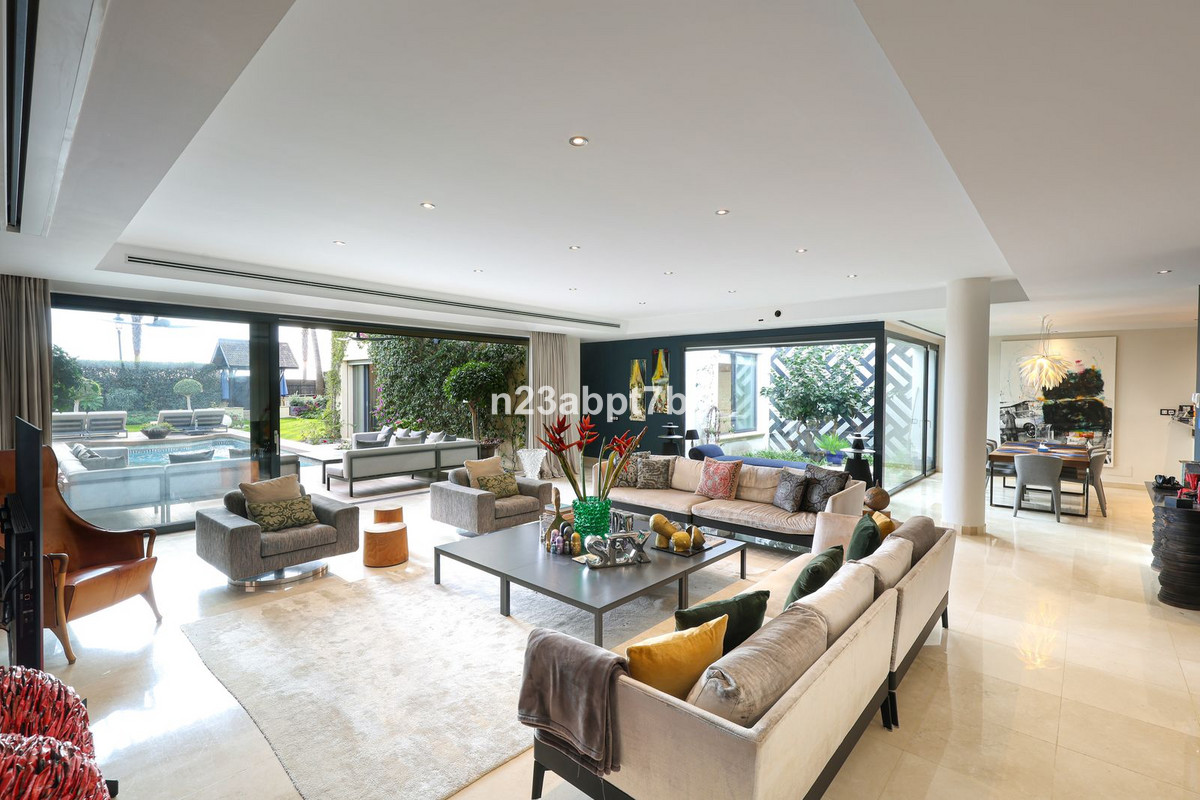 Se vende Villa - Chalet de 4 dormitorios en Costa Del Sol, Málaga, España