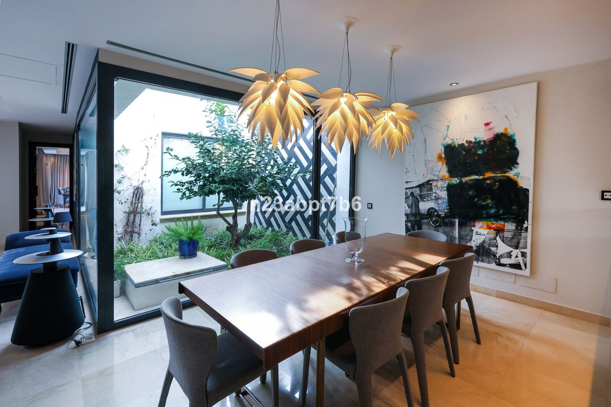 Se vende Villa - Chalet de 4 dormitorios en Costa Del Sol, Málaga, España