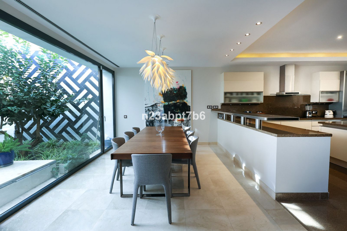 Se vende Villa - Chalet de 4 dormitorios en Costa Del Sol, Málaga, España