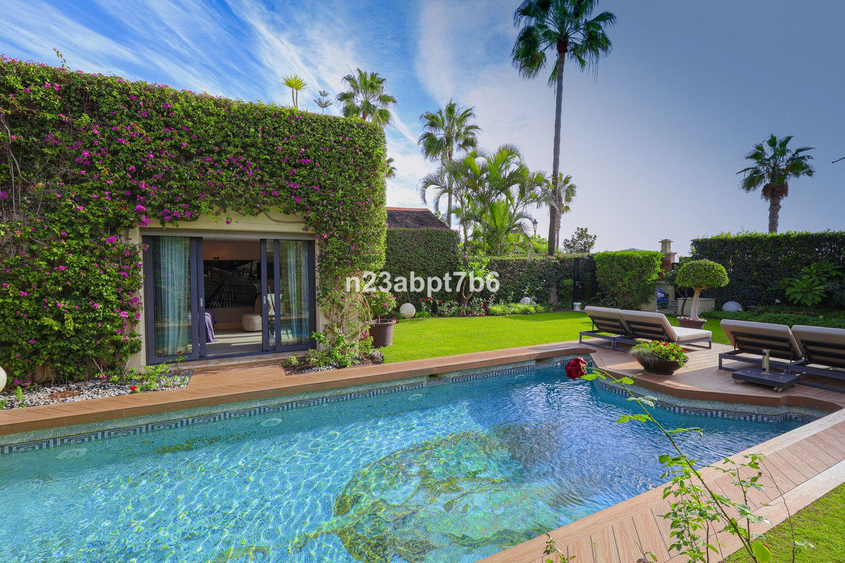 Se vende Villa - Chalet de 4 dormitorios en Costa Del Sol, Málaga, España