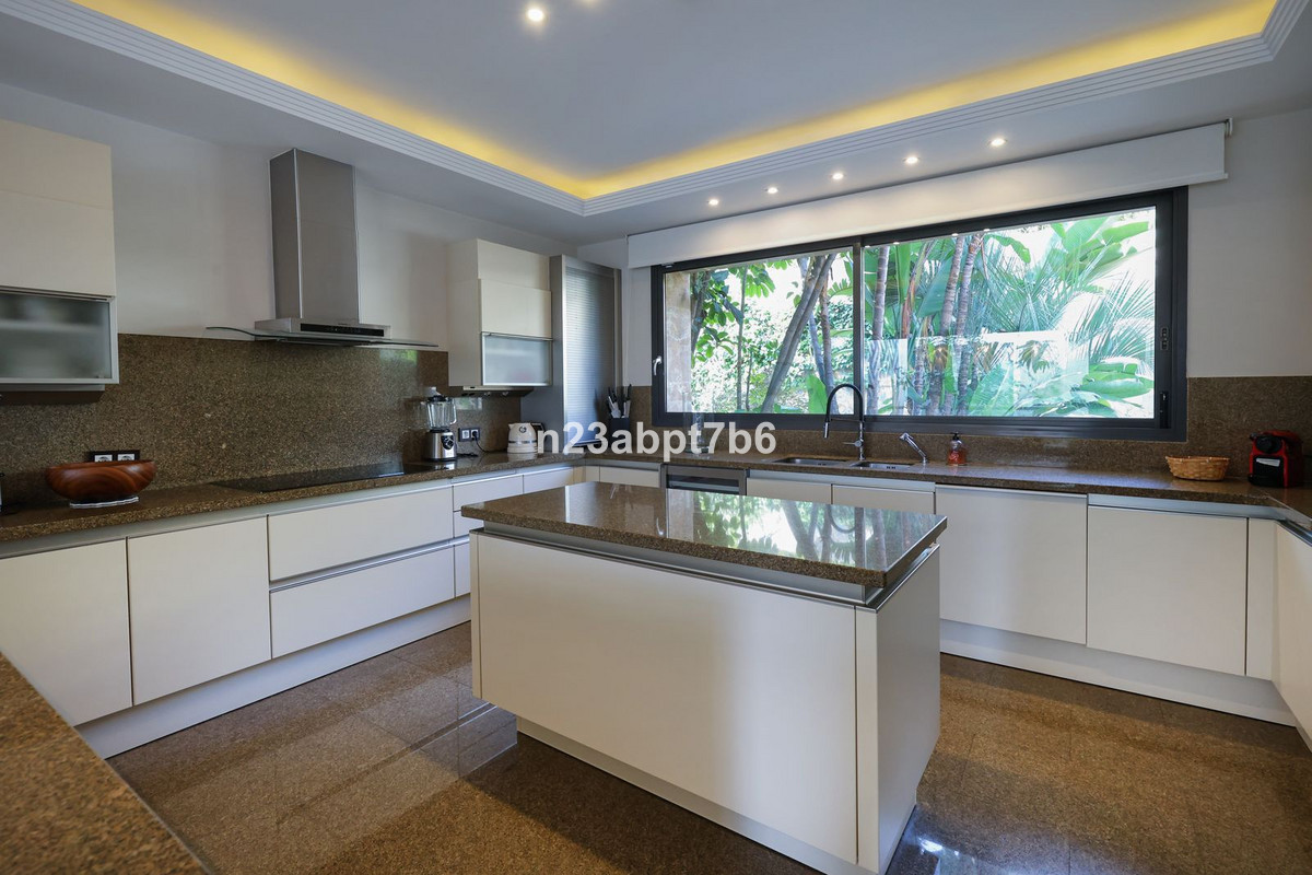 Se vende Villa - Chalet de 4 dormitorios en Costa Del Sol, Málaga, España