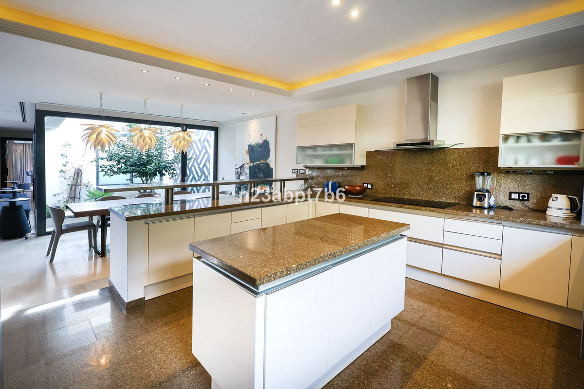 Se vende Villa - Chalet de 4 dormitorios en Costa Del Sol, Málaga, España