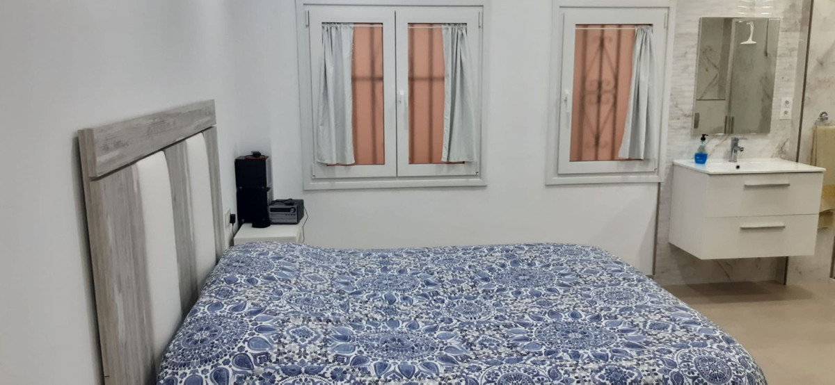 2 Bed Apartment for sale in Estepona Costa Del Sol, Málaga, Spain