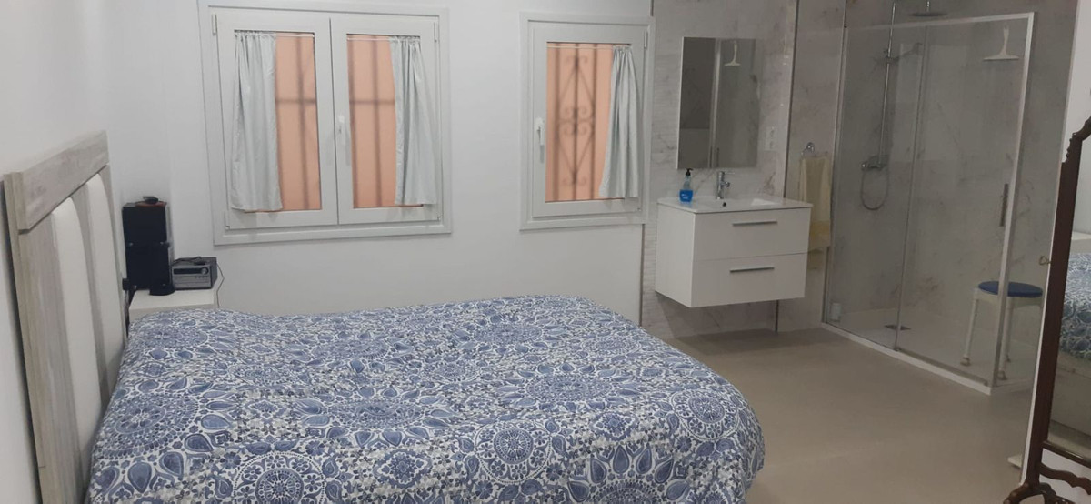 2 Bed Apartment for sale in Estepona Costa Del Sol, Málaga, Spain