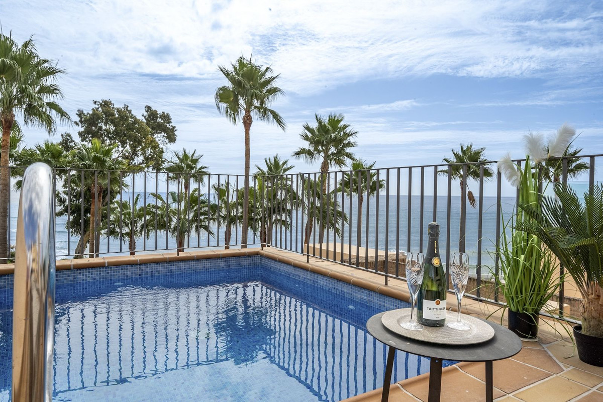 2 Bed Apartment for sale in Estepona Costa Del Sol, Málaga, Spain
