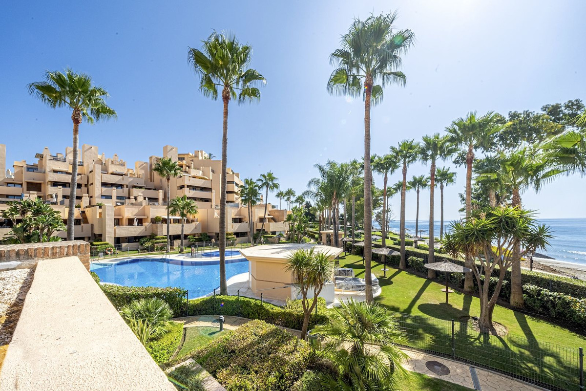 2 Bed Apartment for sale in Estepona Costa Del Sol, Málaga, Spain