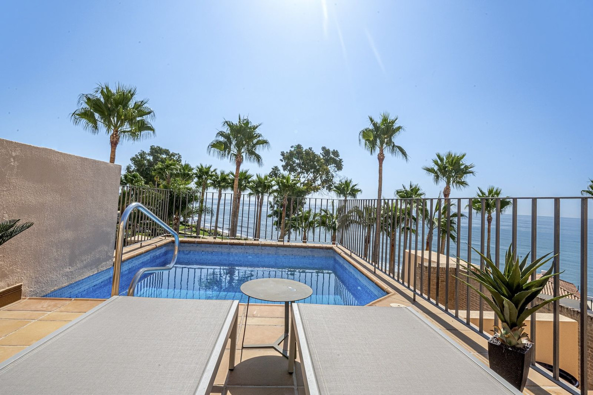 2 Bed Apartment for sale in Estepona Costa Del Sol, Málaga, Spain