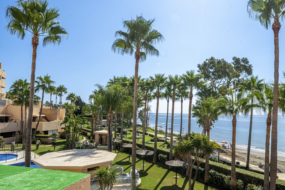 2 Bed Apartment for sale in Estepona Costa Del Sol, Málaga, Spain