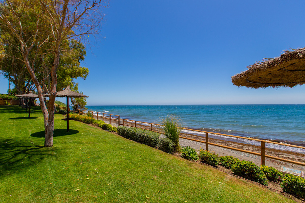2 Bed Apartment for sale in Estepona Costa Del Sol, Málaga, Spain