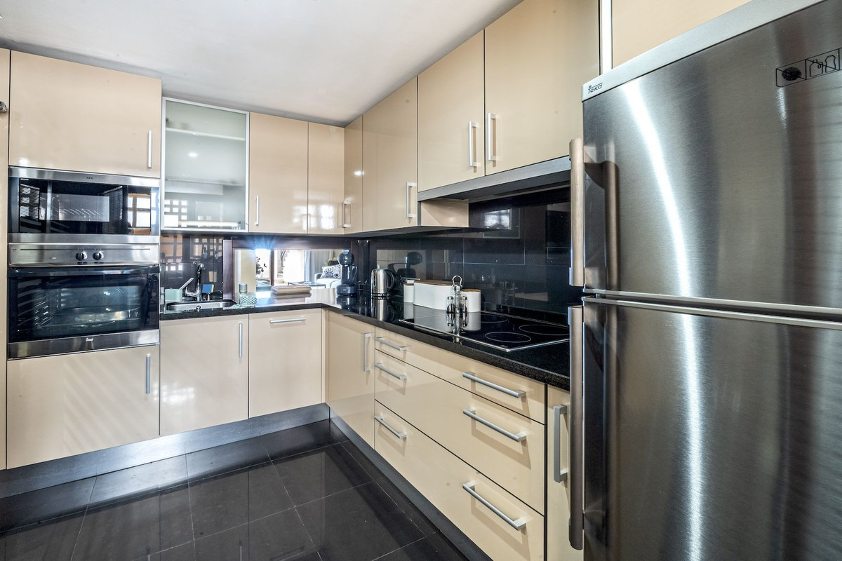 2 Bed Apartment for sale in Estepona Costa Del Sol, Málaga, Spain