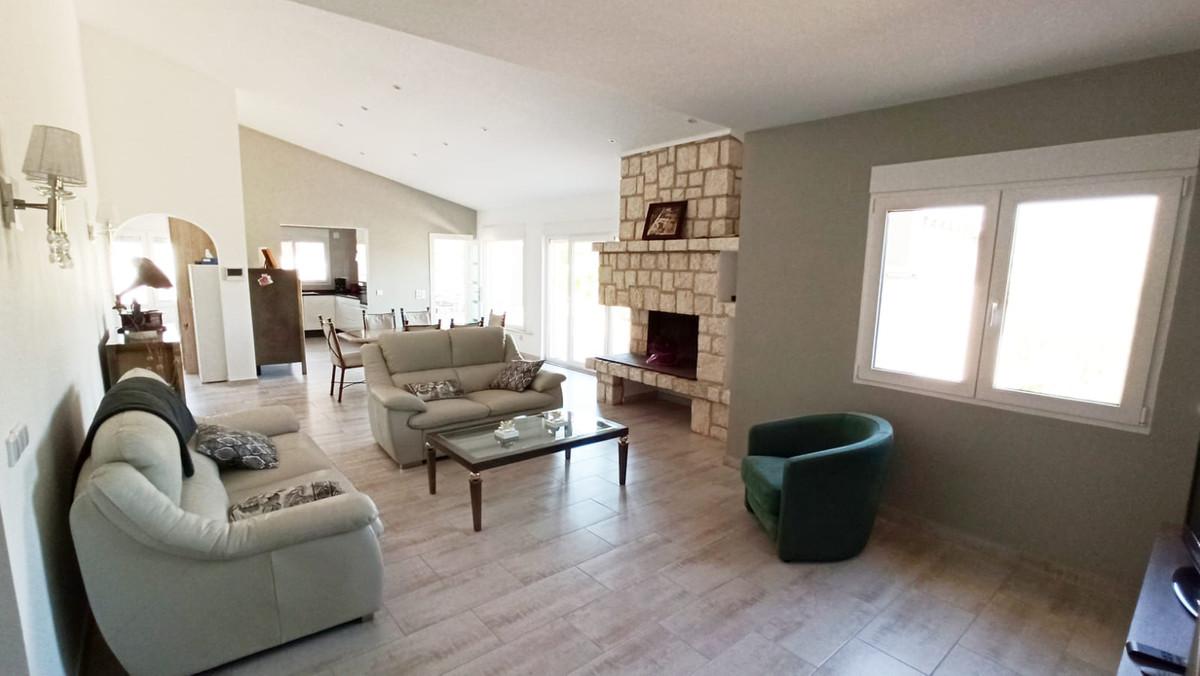 5 Bed Townhouse for sale in Calpe Costa Blanca, Alicante, Spain