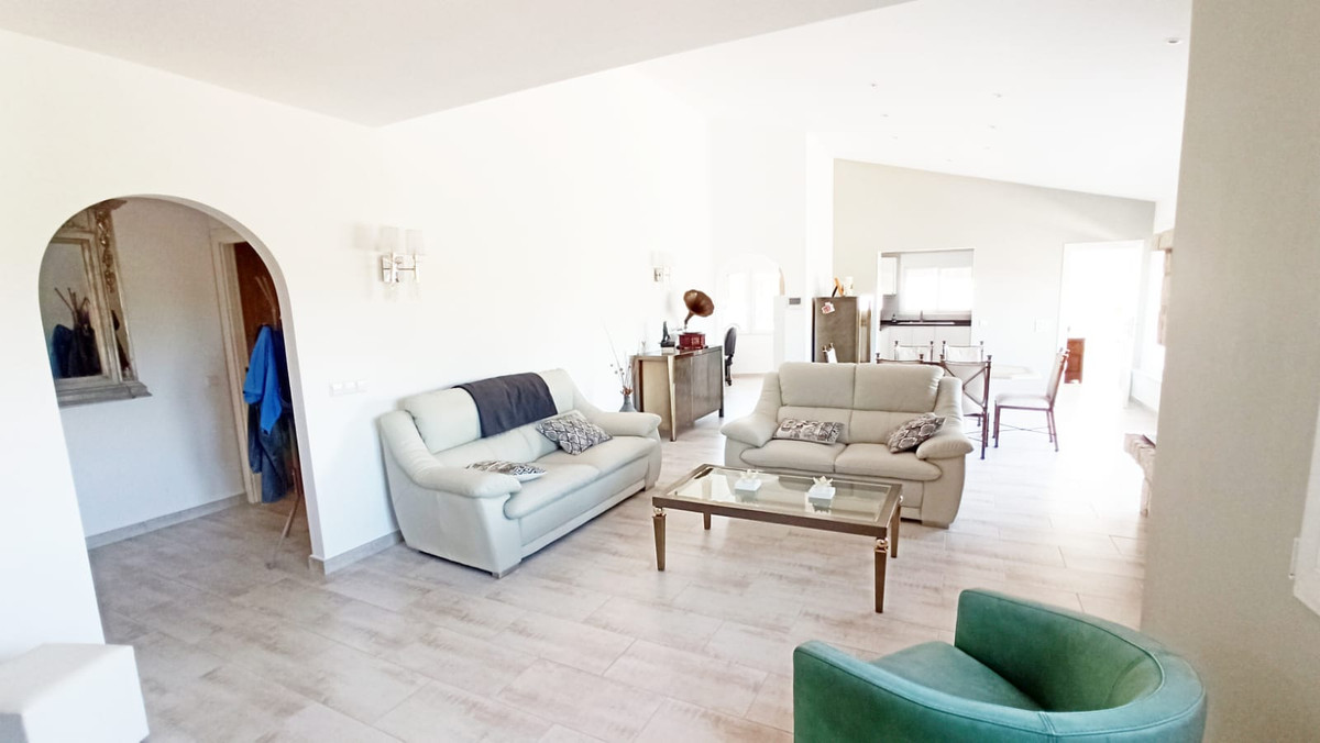 5 Bed Townhouse for sale in Calpe Costa Blanca, Alicante, Spain