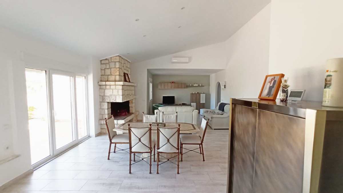 5 Bed Townhouse for sale in Calpe Costa Blanca, Alicante, Spain