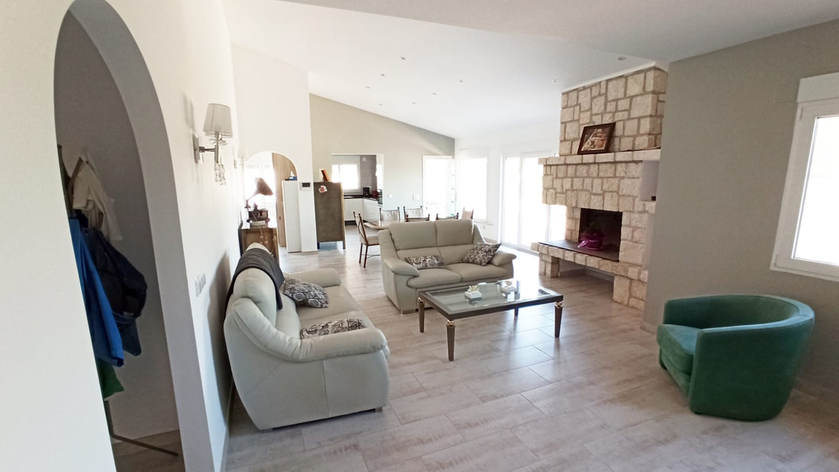 5 Bed Townhouse for sale in Calpe Costa Blanca, Alicante, Spain