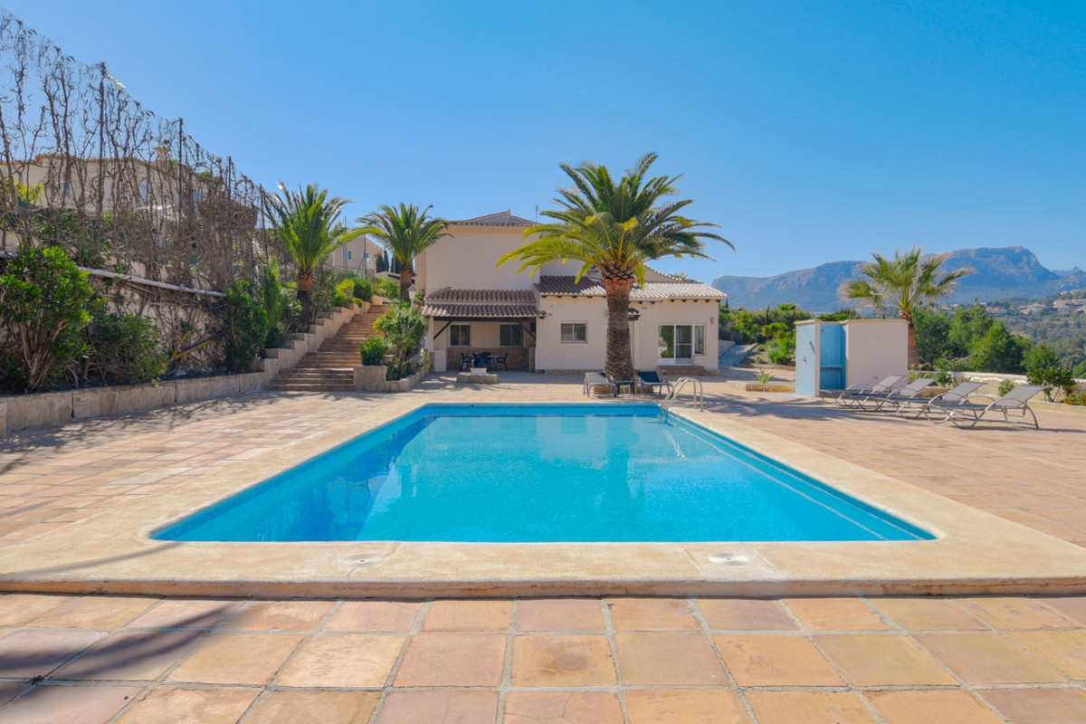 5 Bed Townhouse for sale in Calpe Costa Blanca, Alicante, Spain