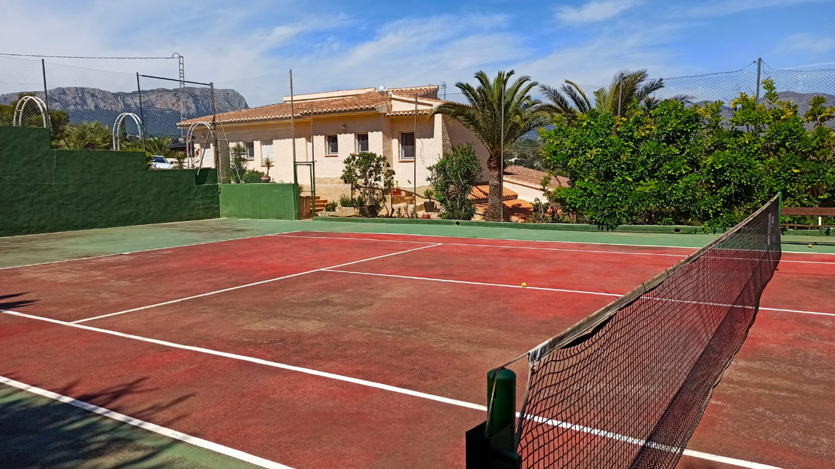 5 Bed Townhouse for sale in Calpe Costa Blanca, Alicante, Spain