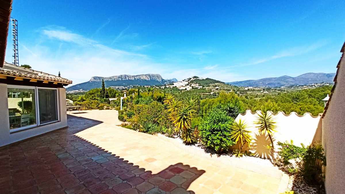 5 Bed Townhouse for sale in Calpe Costa Blanca, Alicante, Spain