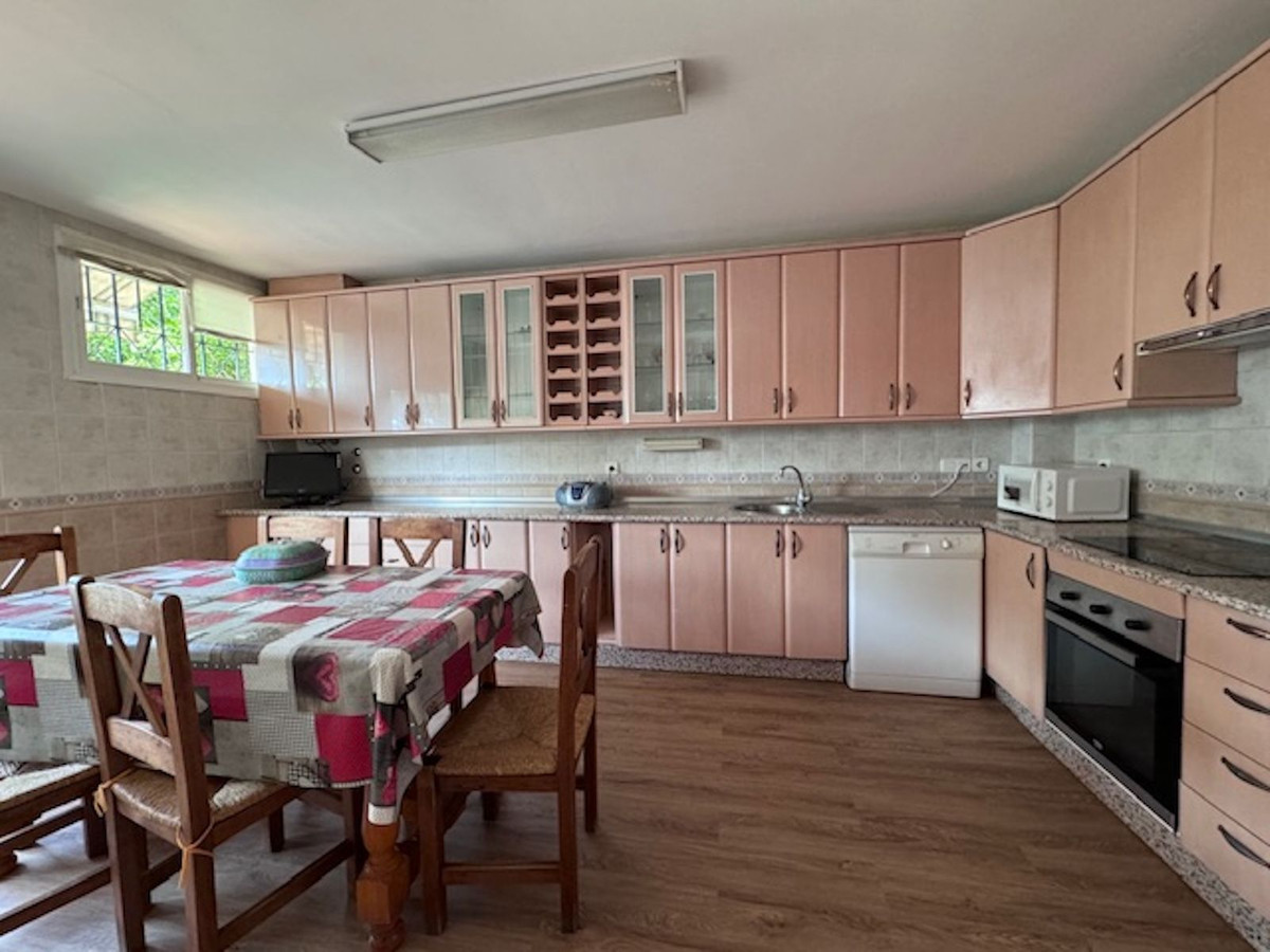 5 Bed Townhouse for sale in San Pedro De Alcántara Costa Del Sol, Málaga, Spain