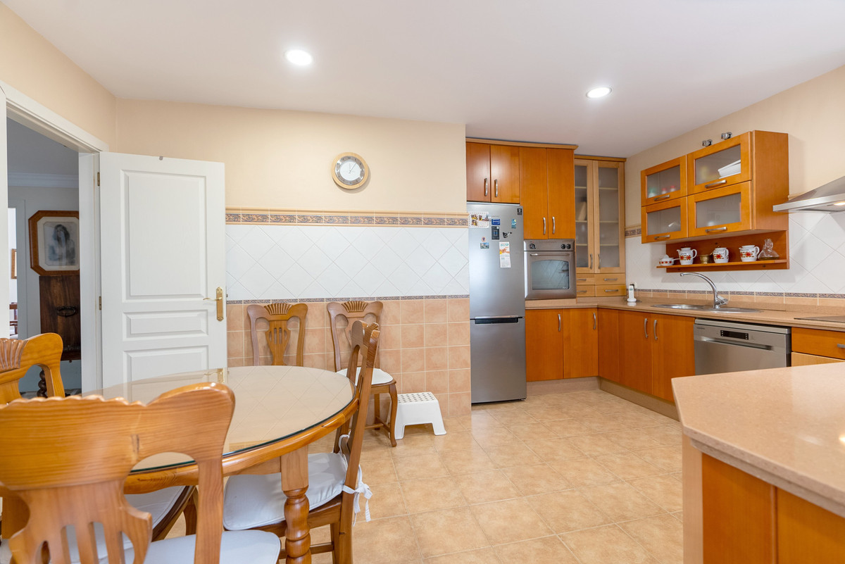 3 Bed Apartment for sale in Estepona Costa Del Sol, Málaga, Spain