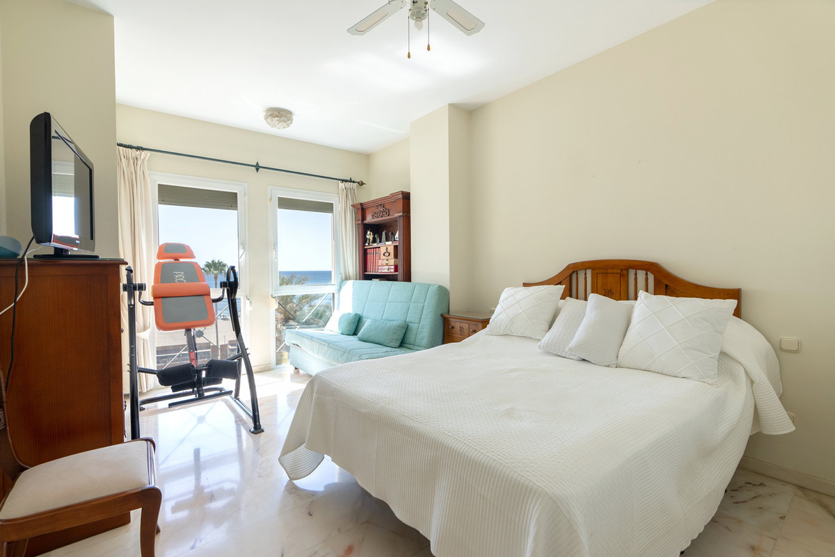 3 Bed Apartment for sale in Estepona Costa Del Sol, Málaga, Spain