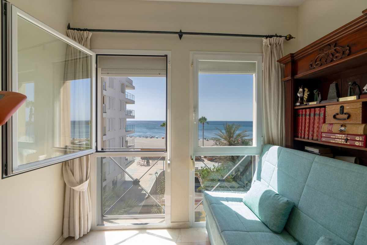3 Bed Apartment for sale in Estepona Costa Del Sol, Málaga, Spain