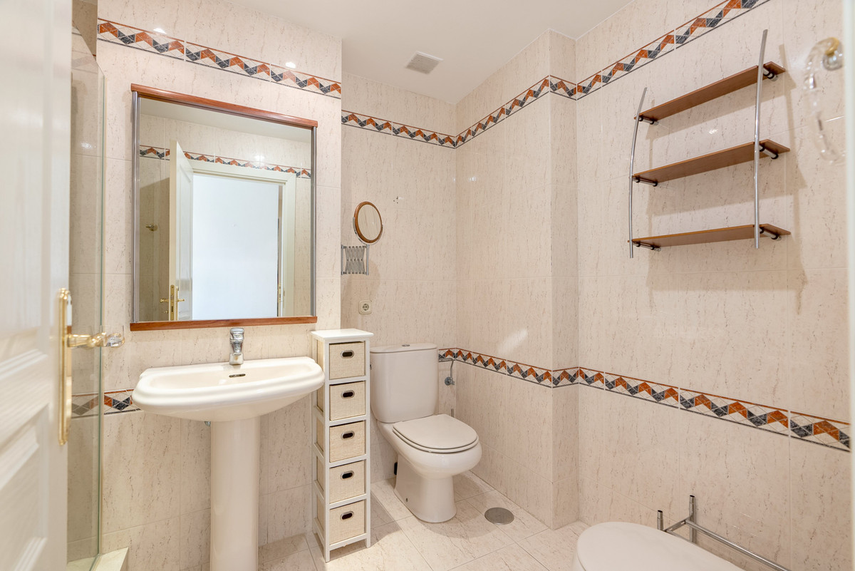 3 Bed Apartment for sale in Estepona Costa Del Sol, Málaga, Spain