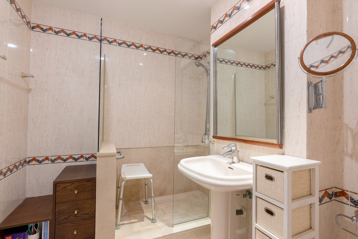 3 Bed Apartment for sale in Estepona Costa Del Sol, Málaga, Spain