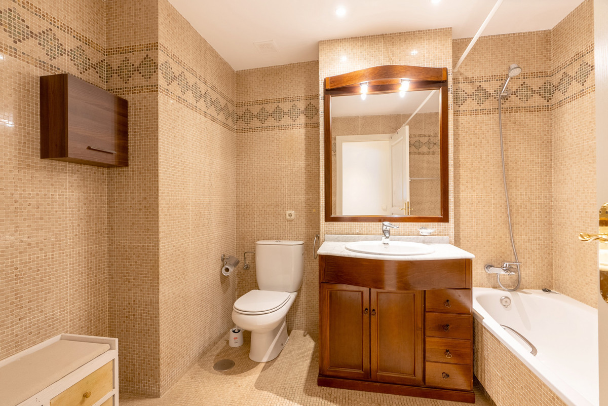 3 Bed Apartment for sale in Estepona Costa Del Sol, Málaga, Spain