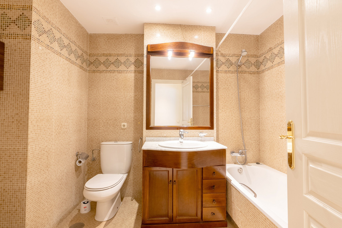 3 Bed Apartment for sale in Estepona Costa Del Sol, Málaga, Spain