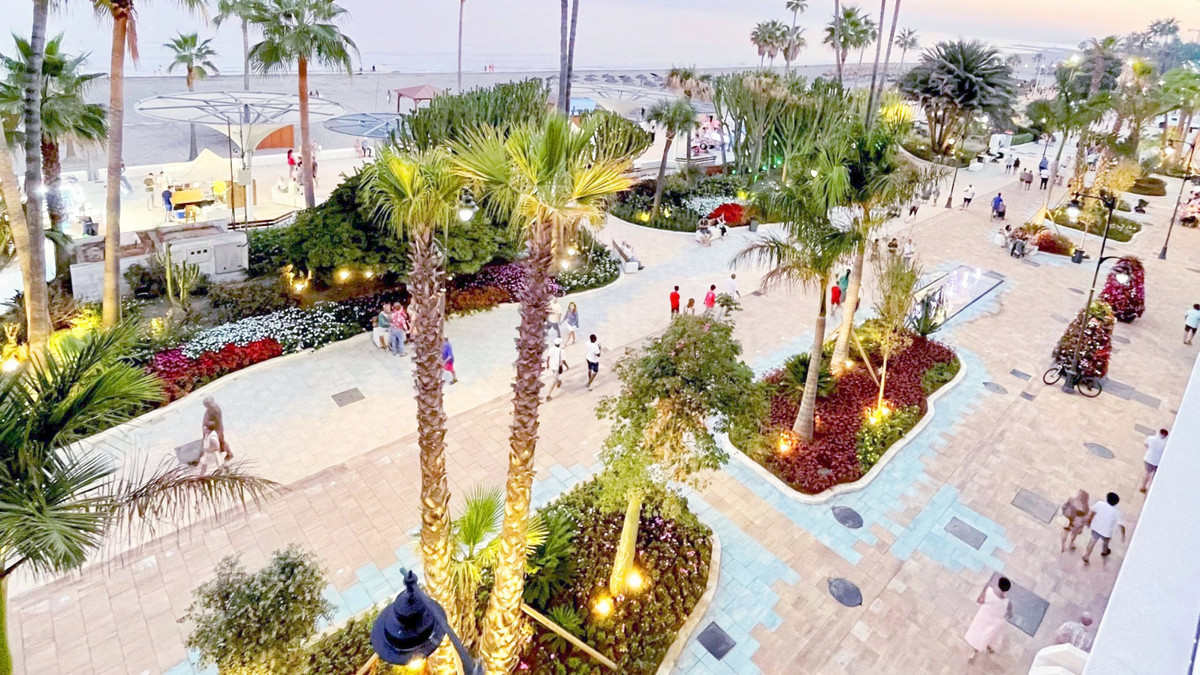 3 Bed Apartment for sale in Estepona Costa Del Sol, Málaga, Spain