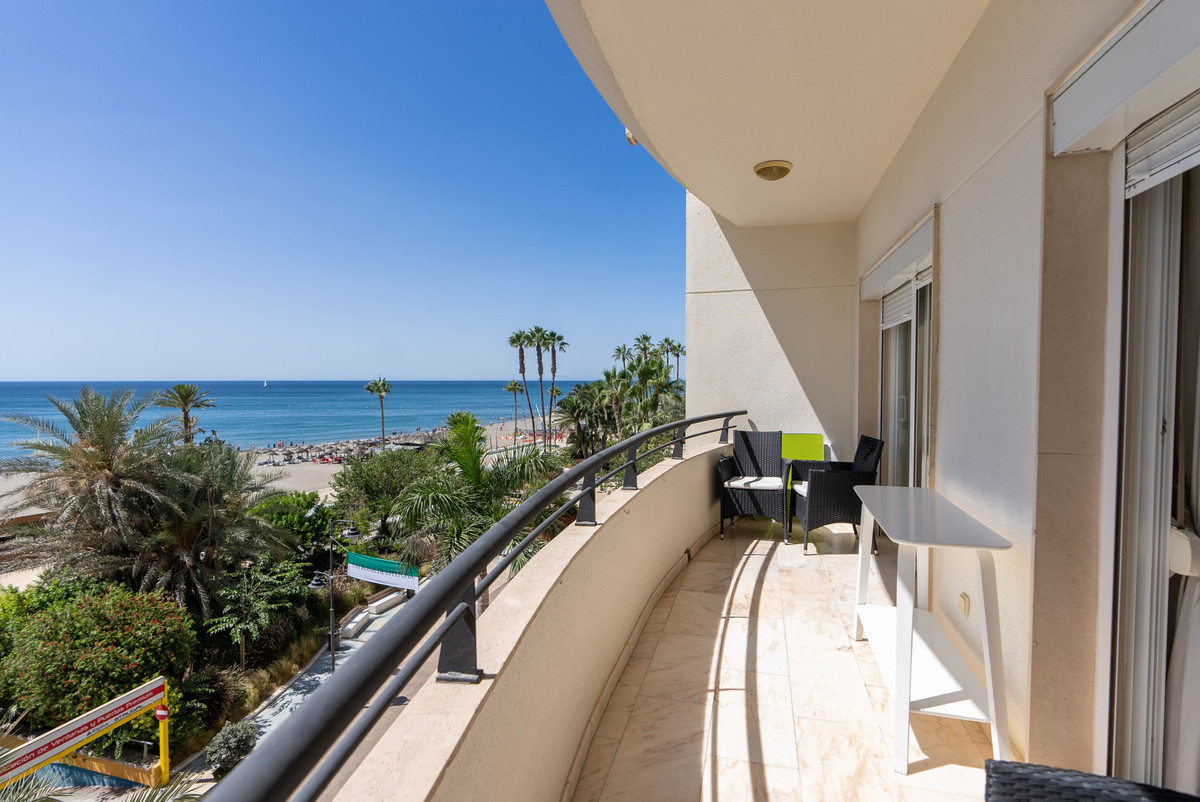 3 Bed Apartment for sale in Estepona Costa Del Sol, Málaga, Spain