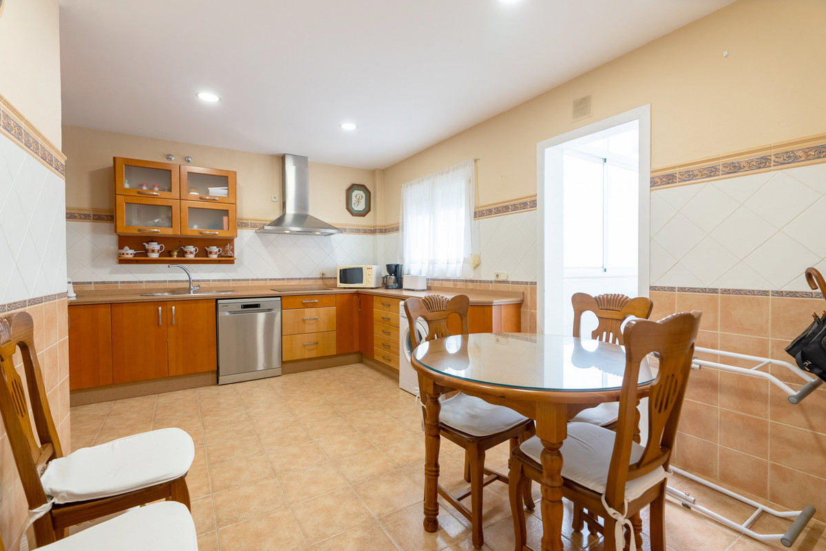 3 Bed Apartment for sale in Estepona Costa Del Sol, Málaga, Spain