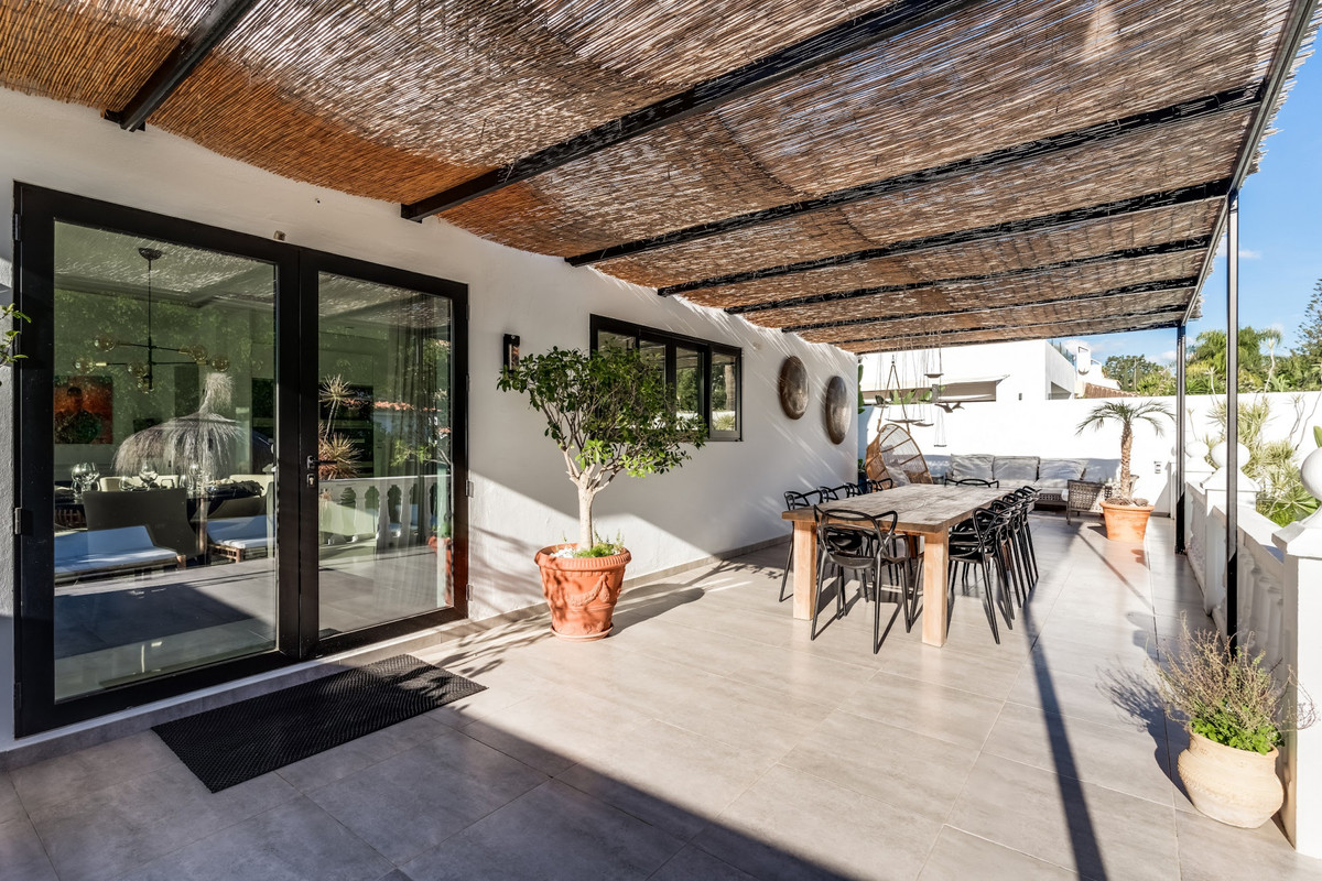 5 Bed Townhouse for sale in Nueva Andalucía Costa Del Sol, Málaga, Spain