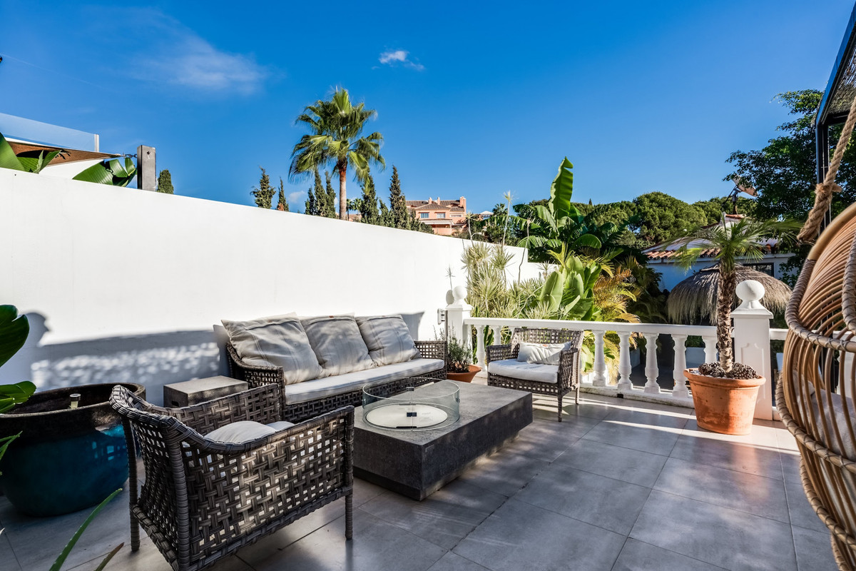 5 Bed Townhouse for sale in Nueva Andalucía Costa Del Sol, Málaga, Spain