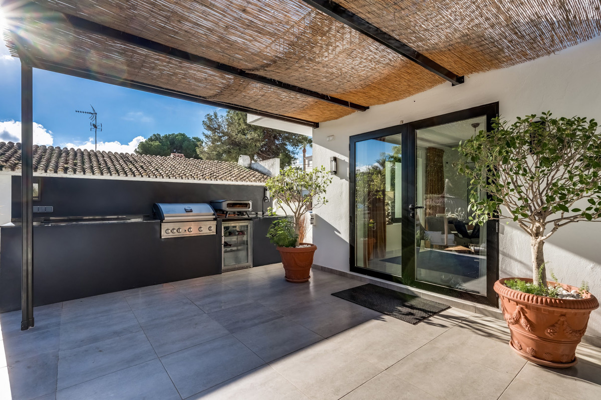 5 Bed Townhouse for sale in Nueva Andalucía Costa Del Sol, Málaga, Spain