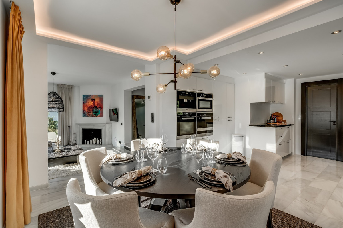 5 Bed Townhouse for sale in Nueva Andalucía Costa Del Sol, Málaga, Spain