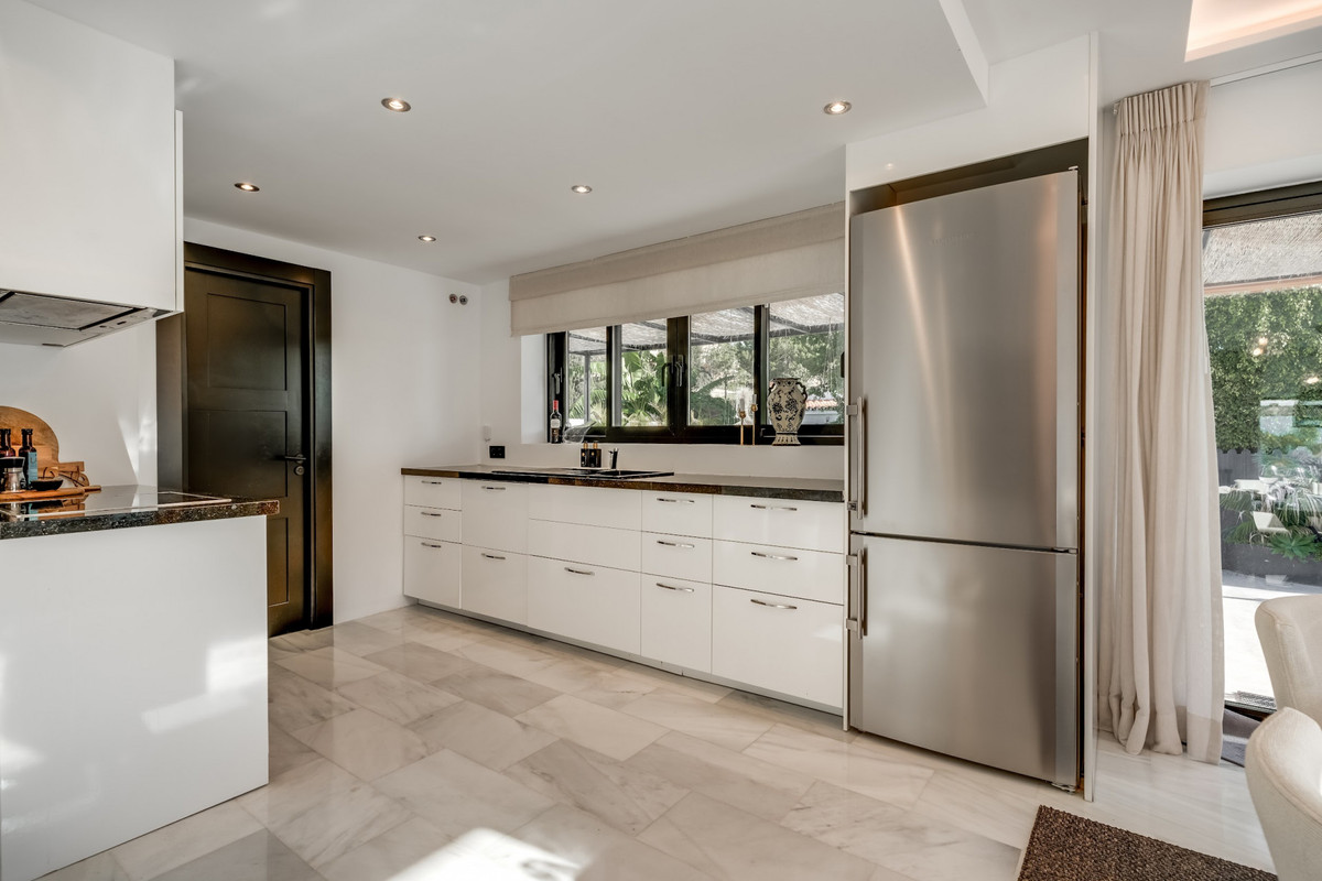 5 Bed Townhouse for sale in Nueva Andalucía Costa Del Sol, Málaga, Spain