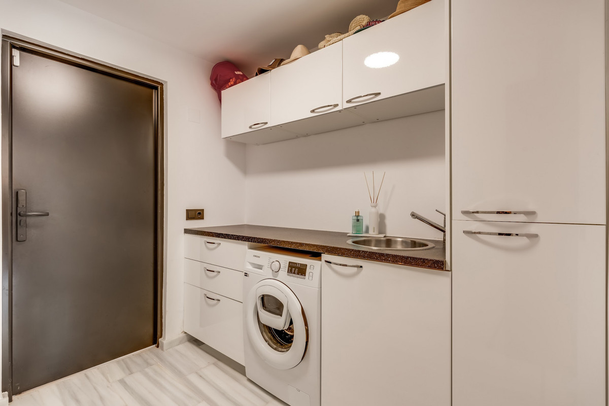 5 Bed Townhouse for sale in Nueva Andalucía Costa Del Sol, Málaga, Spain