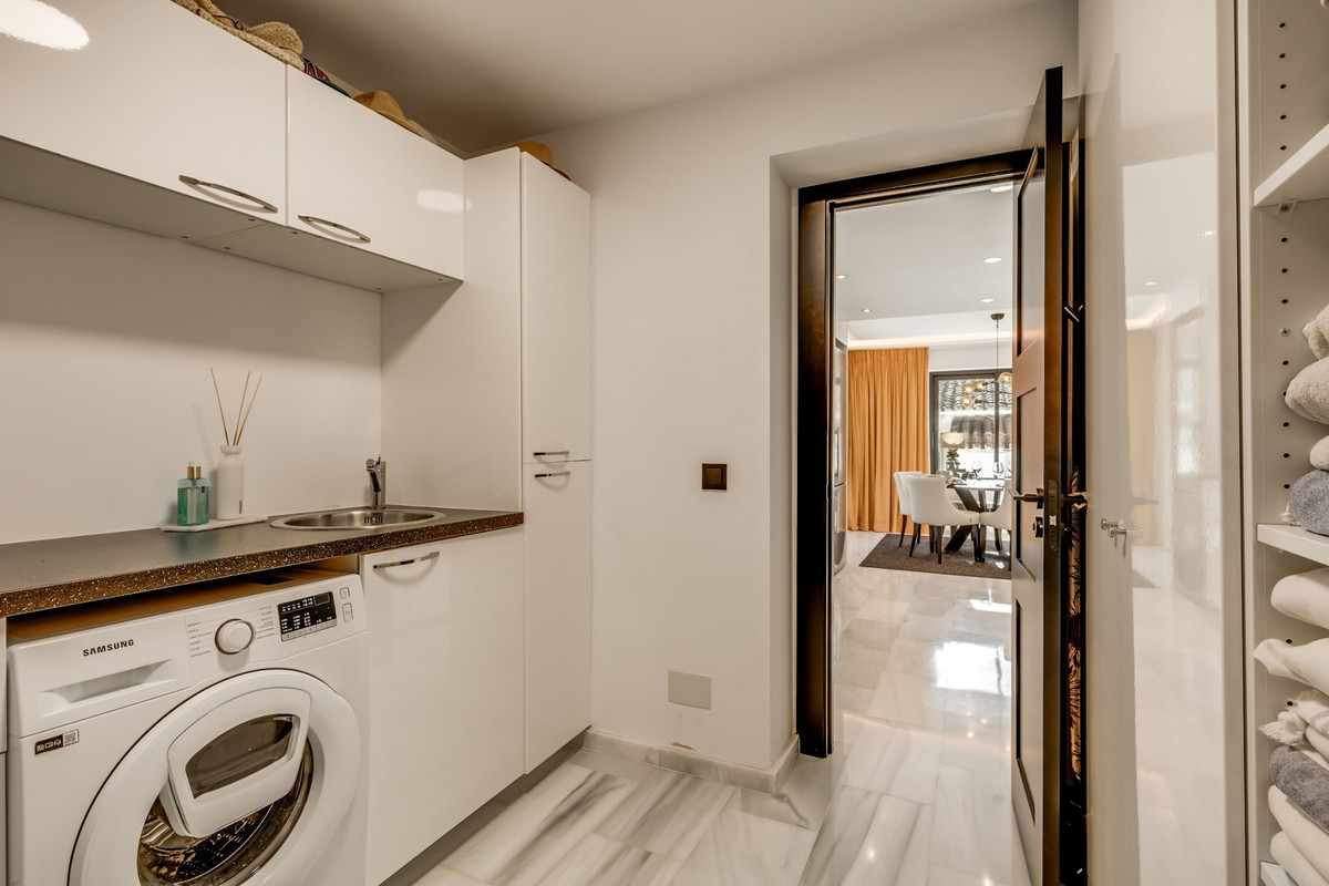5 Bed Townhouse for sale in Nueva Andalucía Costa Del Sol, Málaga, Spain