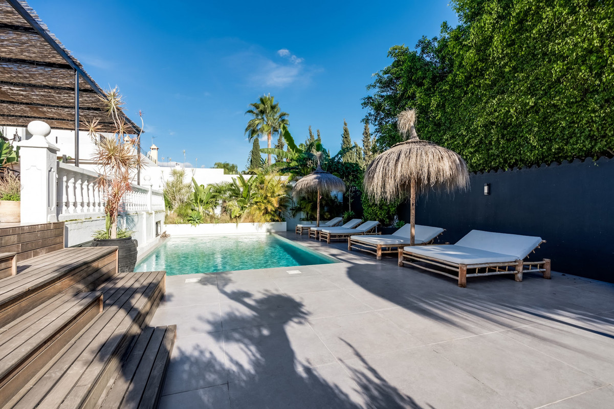 5 Bed Townhouse for sale in Nueva Andalucía Costa Del Sol, Málaga, Spain