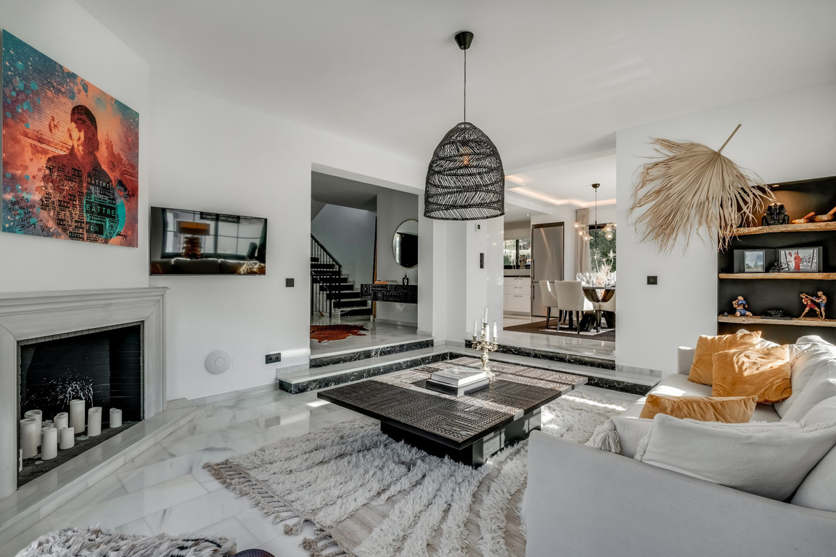 5 Bed Townhouse for sale in Nueva Andalucía Costa Del Sol, Málaga, Spain