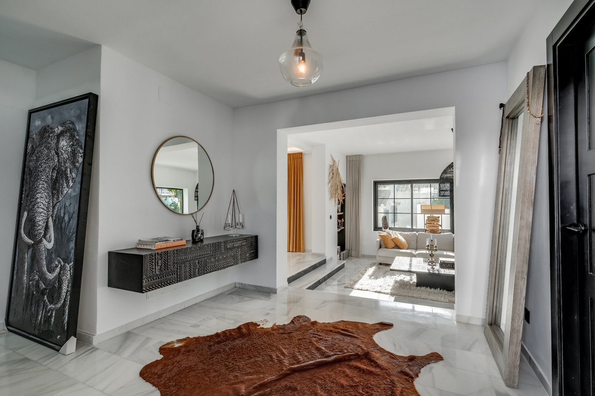 5 Bed Townhouse for sale in Nueva Andalucía Costa Del Sol, Málaga, Spain